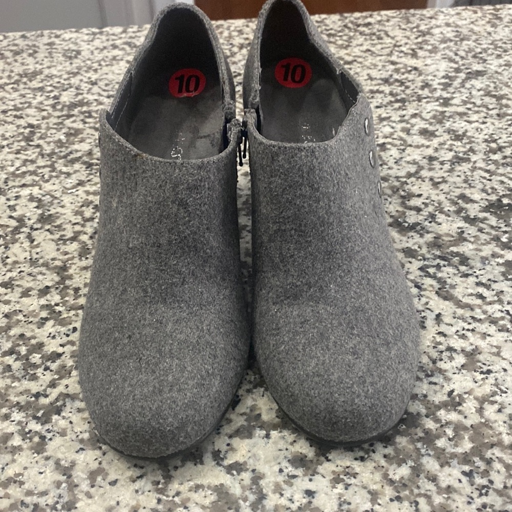 Aerosoles Gray Outrole